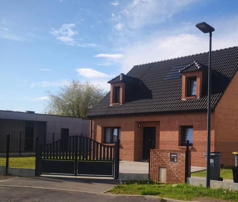 Maison Individuelle, Campagne, 3 Chambres, Baignoire Balneo 2 Places Genech エクステリア 写真