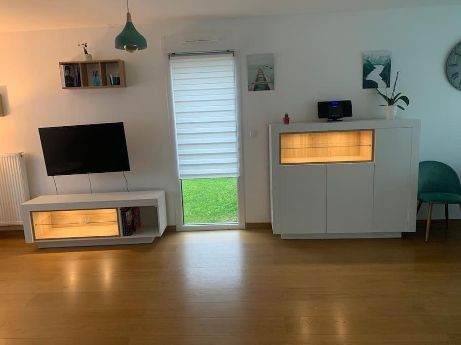 Maison Individuelle, Campagne, 3 Chambres, Baignoire Balneo 2 Places Genech エクステリア 写真